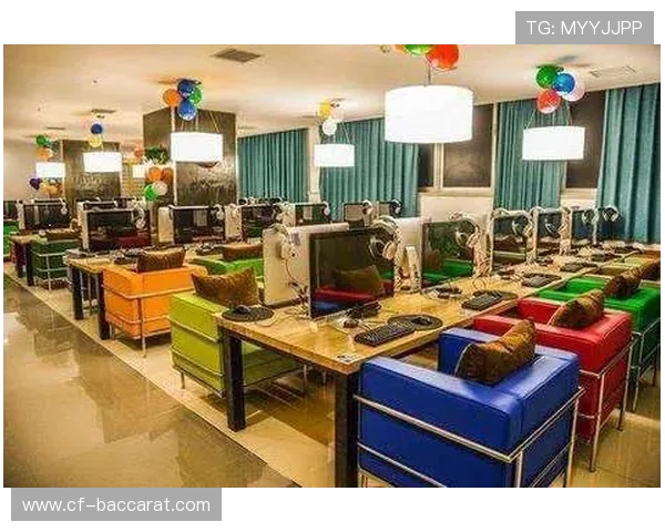 《在网吧里静静观望 他人的游戏世界与我的梦想差距》 《在网吧里静静观望 他人的游戏世界与我的梦想差距》